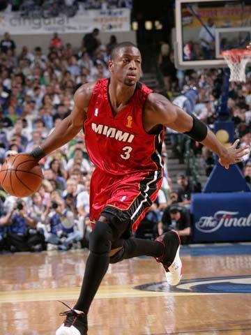 先发制人！徐杰首节4中3拿到7分2板 正负值+11（开局强势！徐杰首节4投3中拿7分2篮板，正负值+11）