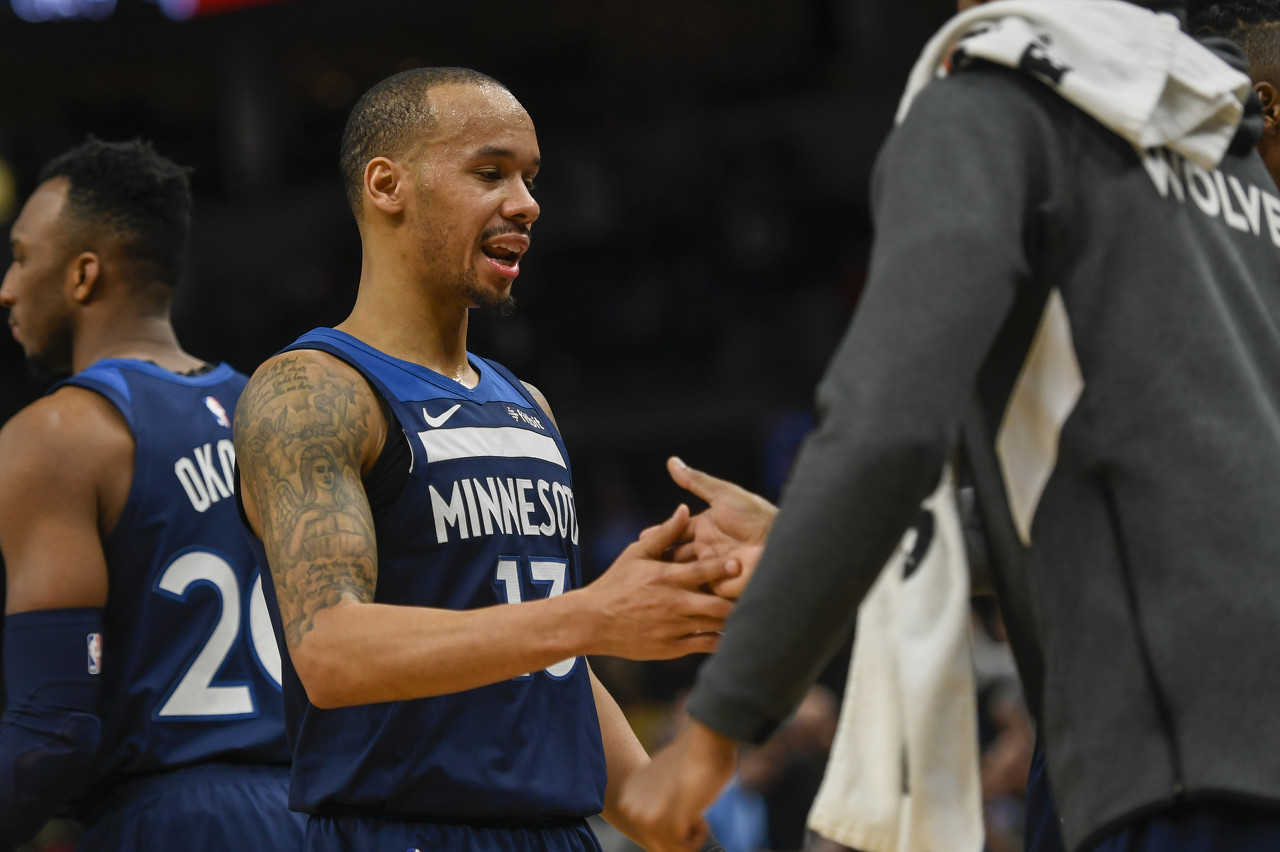 媒体人：许利民确定赵睿、周琦、雷蒙今晚比赛可以登场（据媒体人报道，许利民确认赵睿、周琦、雷蒙今晚将出战）