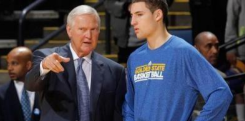 尼日利亚4-1大胜加蓬进入决赛，奥斯梅恩双响，埃朱克破门（尼日利亚4-1击败加蓬挺进决赛，奥斯梅恩梅开二度，埃朱克建功）