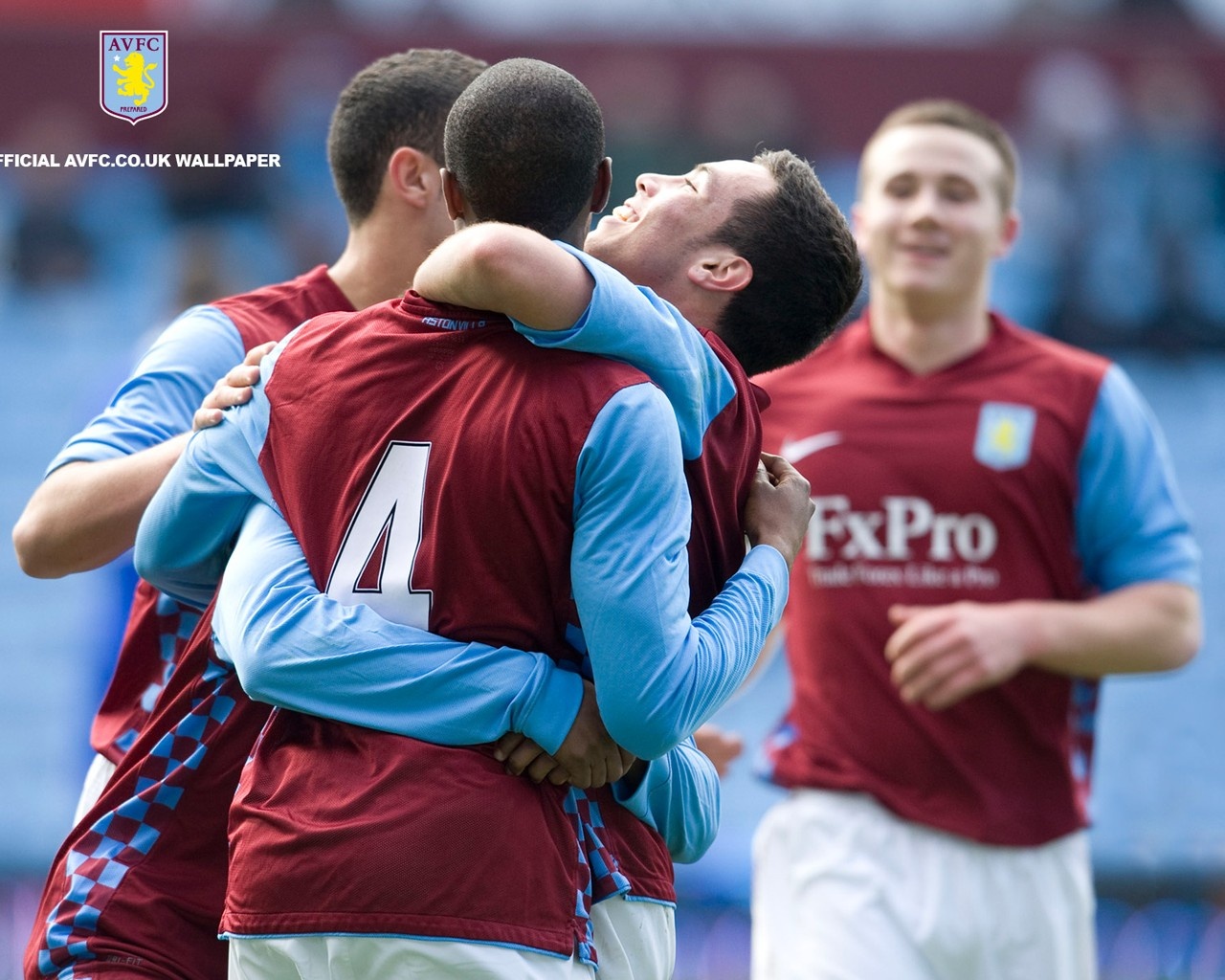 我们抱怨裁判没人努力，想把责任推给所有人除了我们自己（我们总把责任推给裁判和别人，却从不检讨自己）