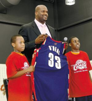 皇马官方：阿诺德左腿股四头肌股直肌损伤；据悉缺阵约两个月（皇马官宣：阿诺德左大腿股直肌受伤，预计伤停约两个月）