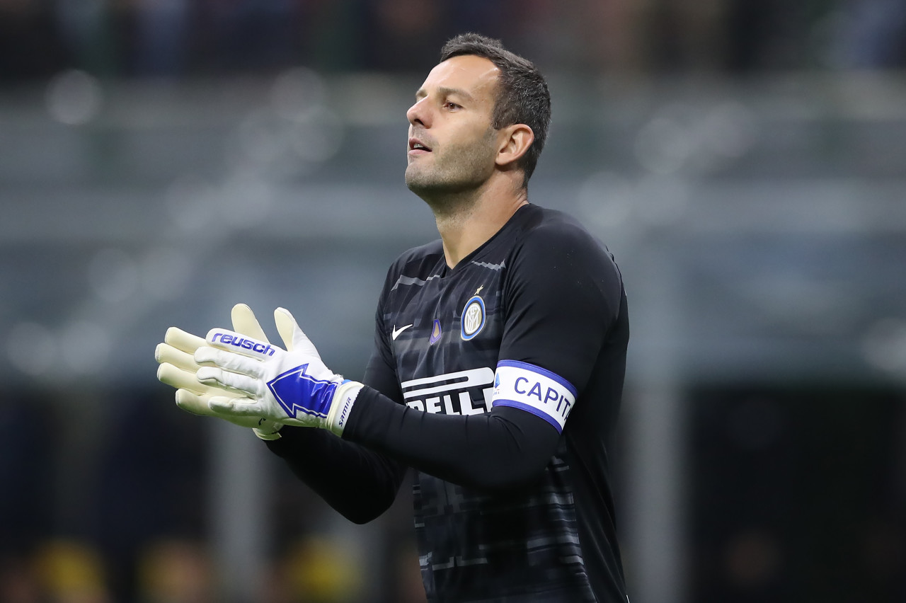 出席白宫晚宴后，C罗与美国防务部长合影（白宫晚宴后，C罗与美国防长合影留念）