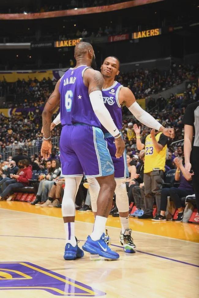 意甲战报：伊萨克森、厄德高破门，十人拉齐奥1-1博洛尼亚（意甲速递：伊萨克森、厄德高建功，十人拉齐奥1-1战平博洛尼亚）