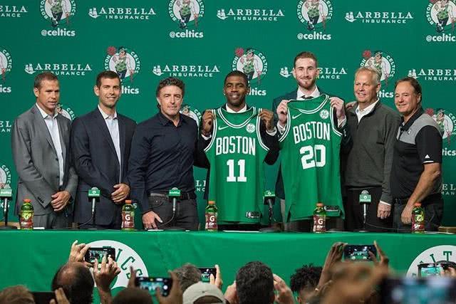 巴黎圣日耳曼多点开花全面压制（巴黎圣日耳曼火力全开，全面掌控比赛）