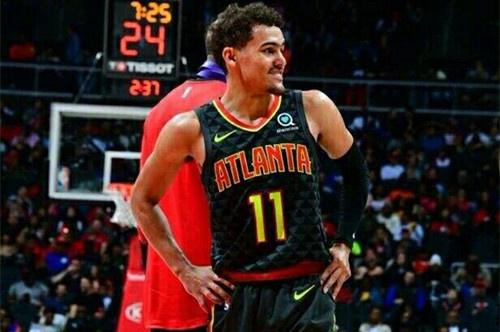 阿斯报谈英格兰10号位竞争：罗杰斯目前是贝林厄姆的最大威胁（阿斯报：英格兰10号位之争，罗杰斯成贝林厄姆最大对手）