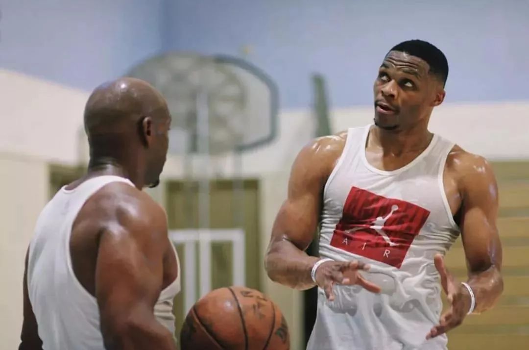 梅州客家因财务危机降级，未能延续奇迹，暴露中国足球现实困境。（财务危机拖垮梅州客家，奇迹止步，折射中国足球的现实困局）