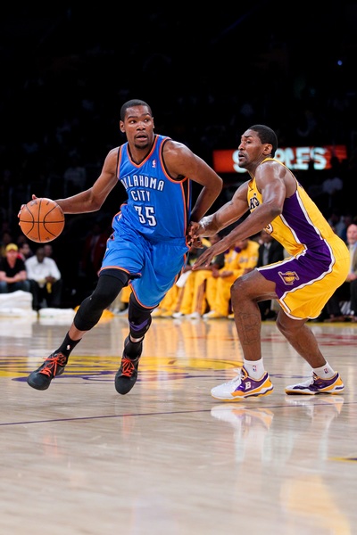 西媒：巴萨主席拉波尔塔涉嫌诈骗，巴塞罗那法院下令展开调查（西媒称巴萨主席拉波尔塔涉嫌诈骗，巴塞罗那法院启动调查）