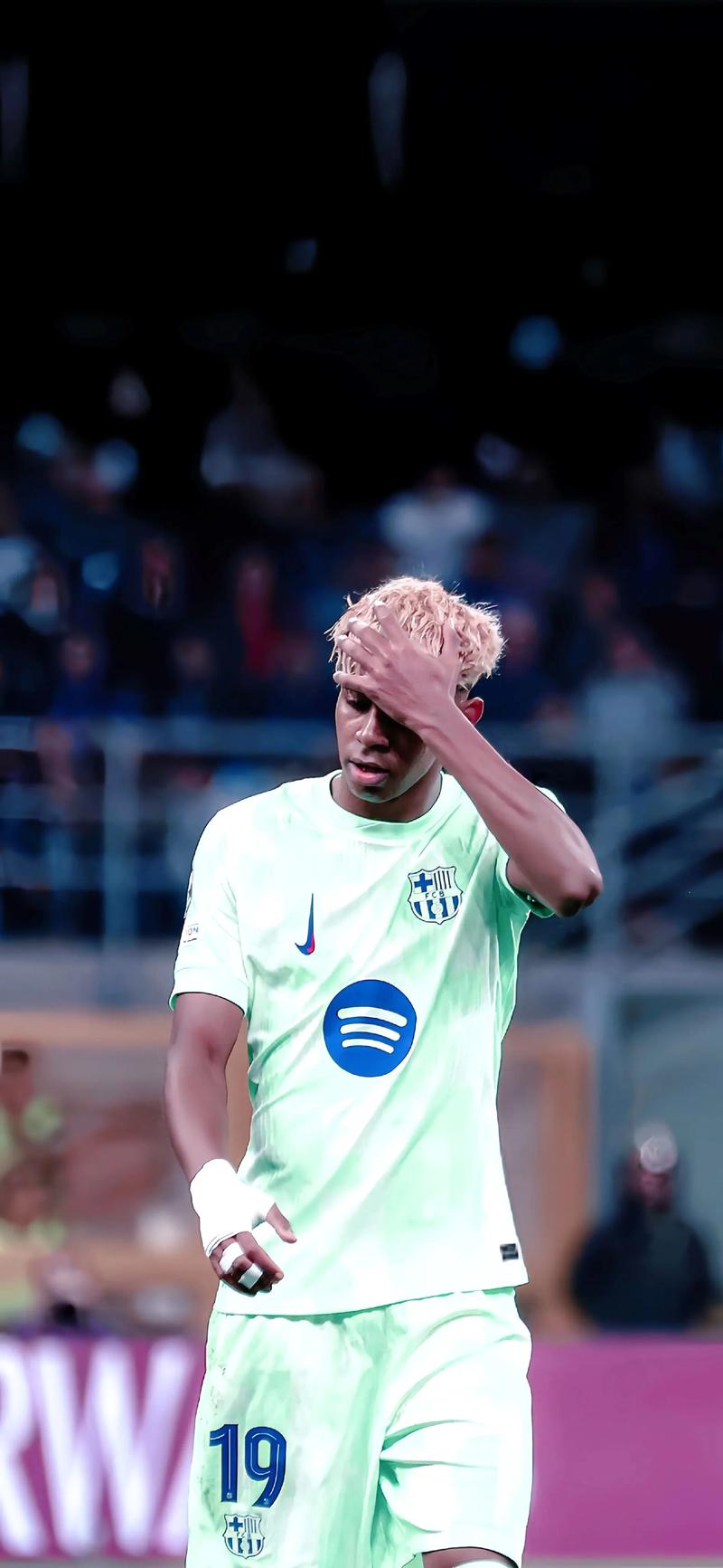 扑救率85.2%场均丢球0.57，斯维拉尔两项数据五大联赛门将第一（85.2%扑救率、场均0.57失球，斯维拉尔双项数据居五大联赛门将之首）