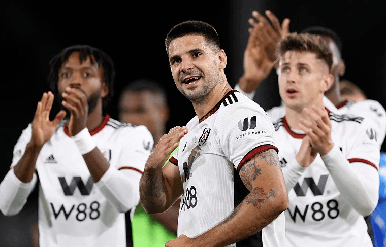 Shams：卡梅伦·约翰逊遭遇右膝骨挫伤，将4-6周后复查（据Shams报道，卡梅伦·约翰逊右膝骨挫伤，预计4-6周后复查）