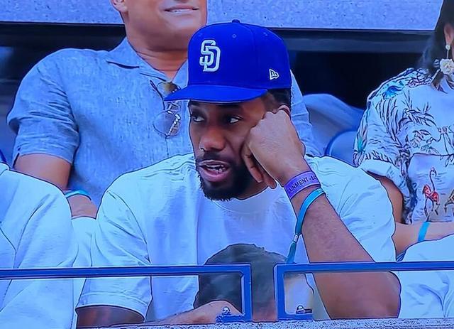 阿斯：维尼修斯希望继续为皇马效力，续约谈判已步入正轨（阿斯：维尼修斯愿留皇马，续约进程正稳步推进）