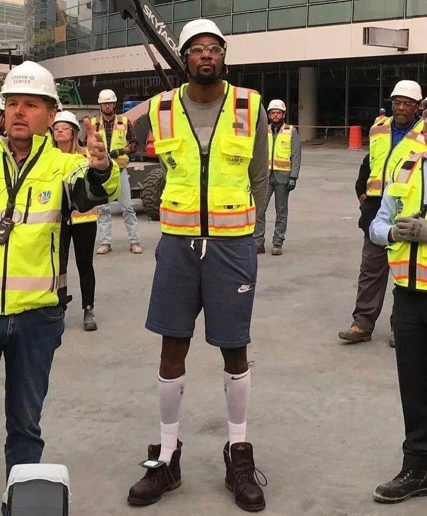 巴斯勒：卡尔目前不是拜仁最顶尖的天才，他迟早会被租出去（巴斯勒：卡尔尚非拜仁顶级新星，迟早会被租借离队）