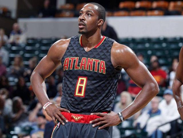 火箭半场战平独行侠，浓眉哥发挥出色（火箭与独行侠半场打成平手，浓眉哥表现抢眼）