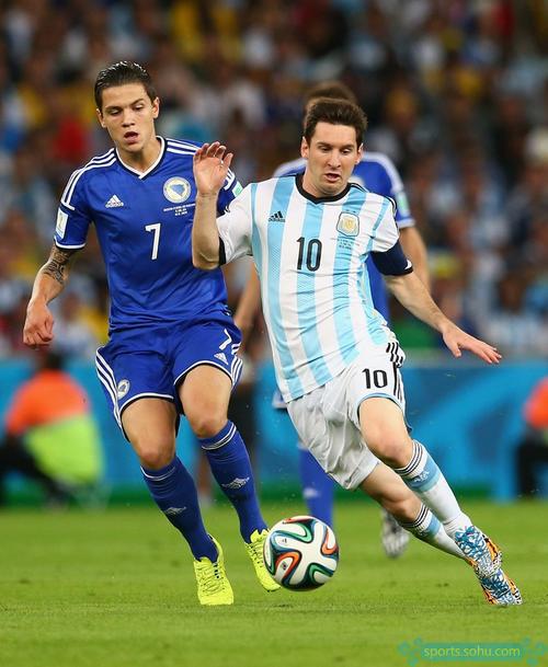 加泰媒体：巴塞罗那法院下令调查拉波尔塔诈骗投资者10万欧元（加泰媒体：巴塞罗那法院批准对拉波尔塔涉嫌骗取投资者10万欧元展开调查）