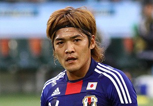 谁能接班？TA：巴萨目标签新前锋接替莱万，小蜘蛛、凯恩等人在列（TA：巴萨物色莱万接班人，阿尔瓦雷斯、凯恩等前锋进入候选名单）