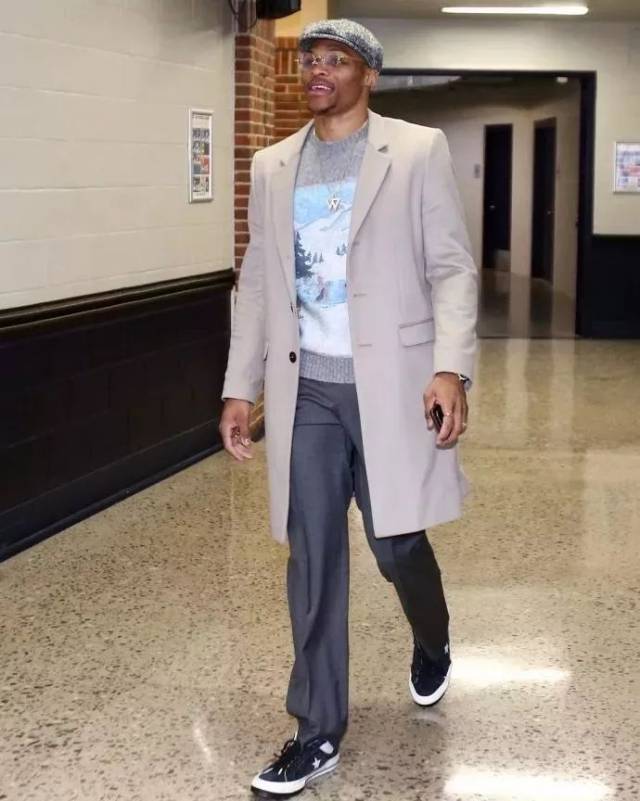 爱德华兹：喷垃圾话能让我进入状态 但你不能一边喷一边却20中5（爱德华兹：垃圾话能帮我找感觉，但别一边开喷一边投成20投仅5中）